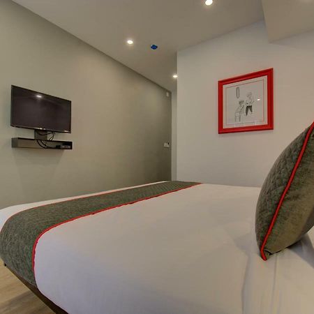 Oyo Townhouse 150 Shreyas Colony Hotel Ahmedabad Buitenkant foto