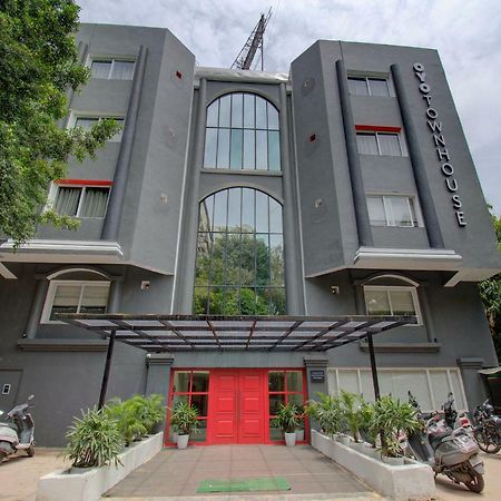 Oyo Townhouse 150 Shreyas Colony Hotel Ahmedabad Buitenkant foto