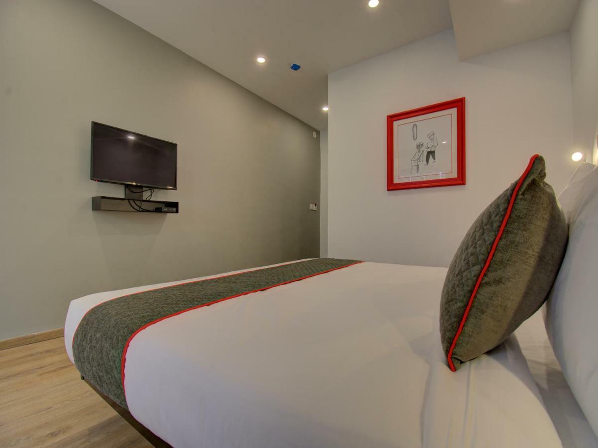 Oyo Townhouse 150 Shreyas Colony Hotel Ahmedabad Buitenkant foto