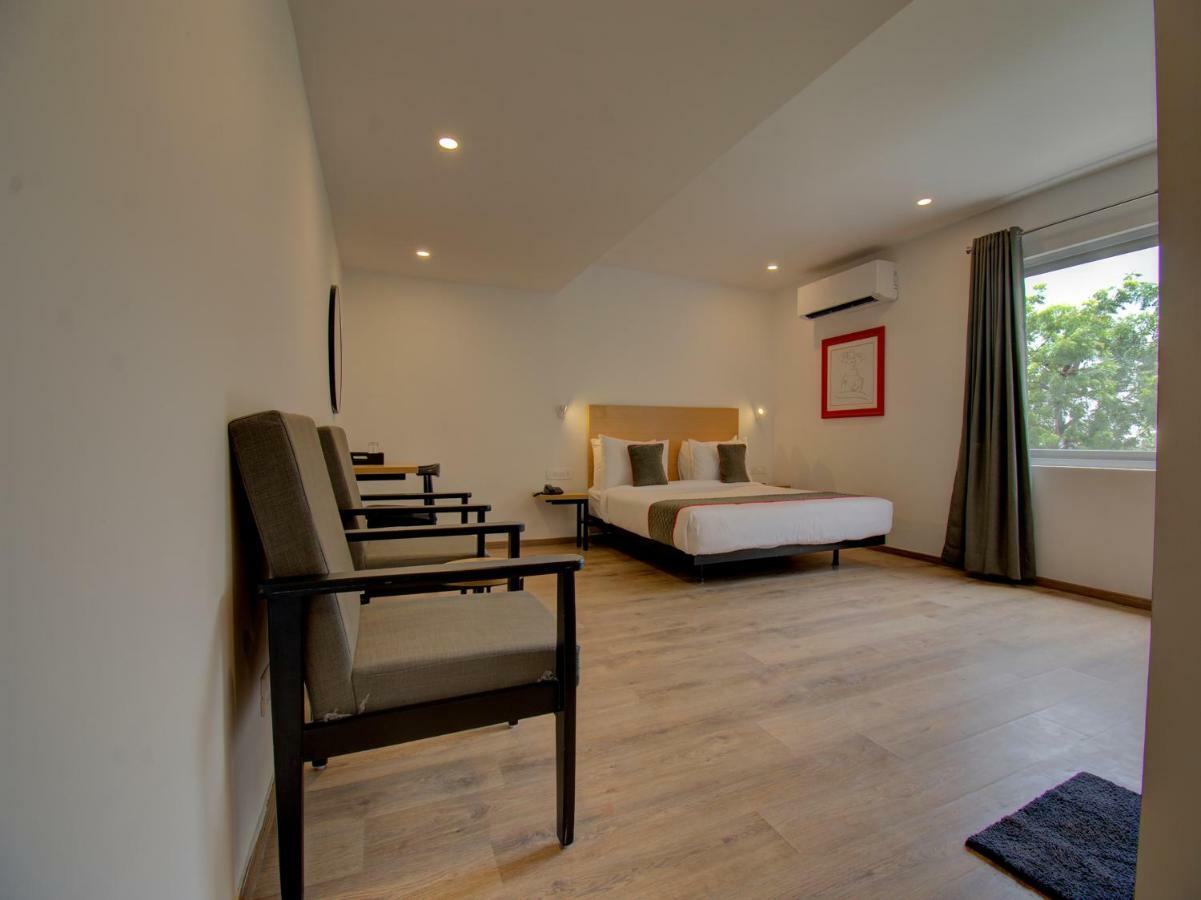 Oyo Townhouse 150 Shreyas Colony Hotel Ahmedabad Buitenkant foto