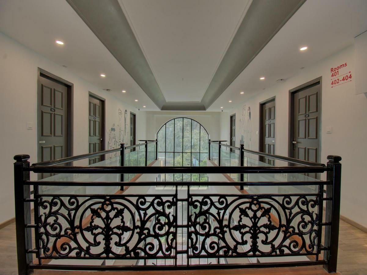 Oyo Townhouse 150 Shreyas Colony Hotel Ahmedabad Buitenkant foto