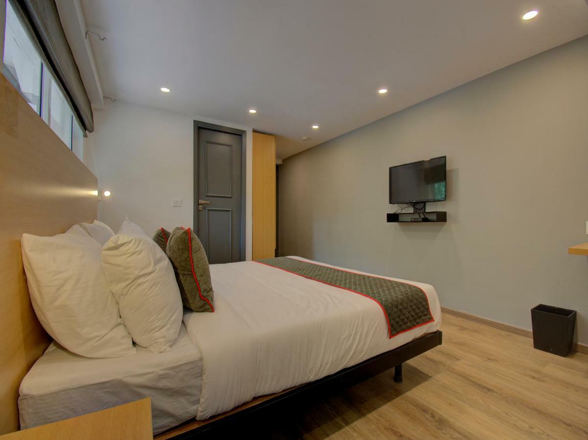 Oyo Townhouse 150 Shreyas Colony Hotel Ahmedabad Buitenkant foto