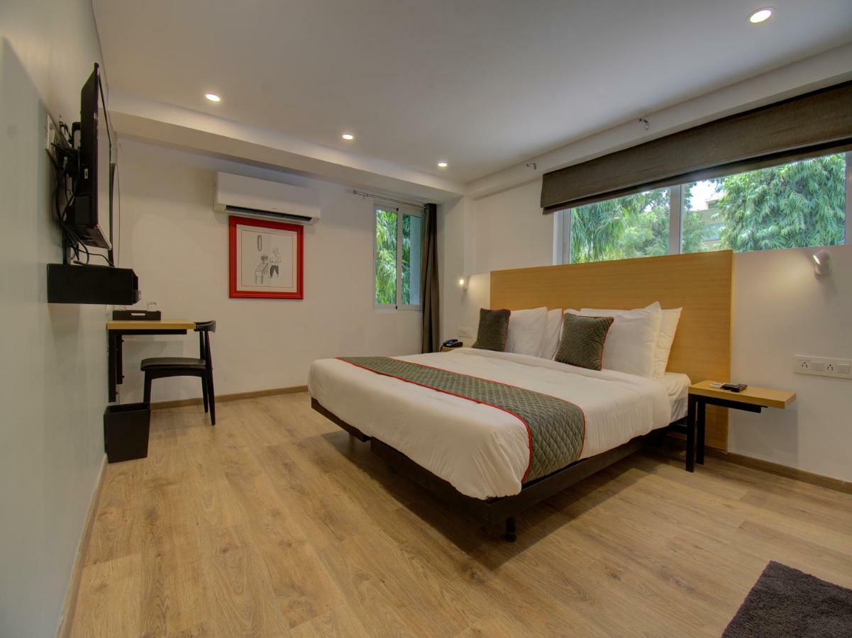 Oyo Townhouse 150 Shreyas Colony Hotel Ahmedabad Buitenkant foto