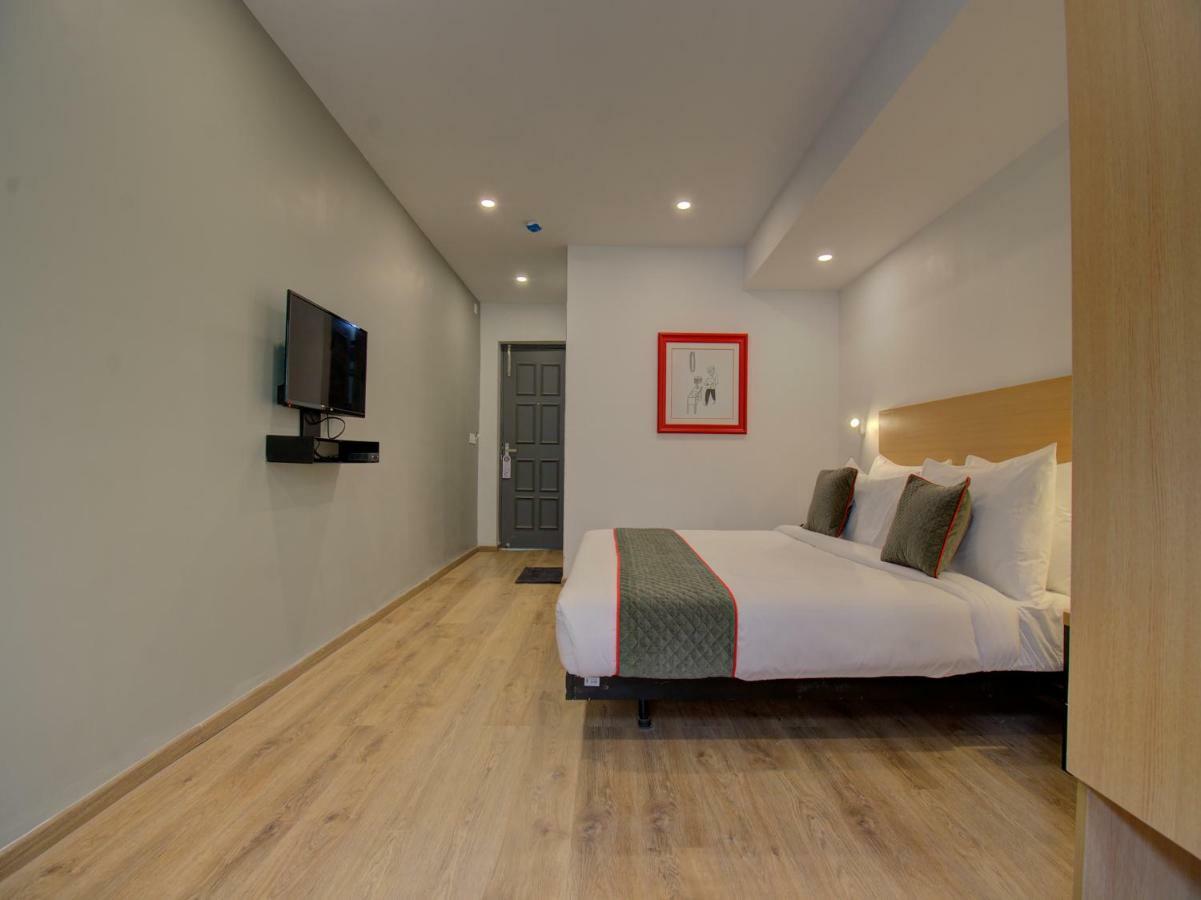 Oyo Townhouse 150 Shreyas Colony Hotel Ahmedabad Buitenkant foto