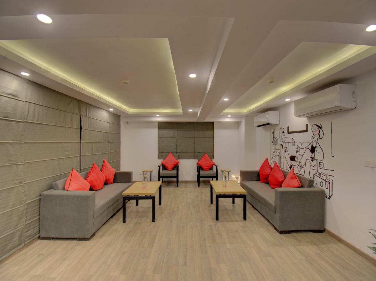 Oyo Townhouse 150 Shreyas Colony Hotel Ahmedabad Buitenkant foto